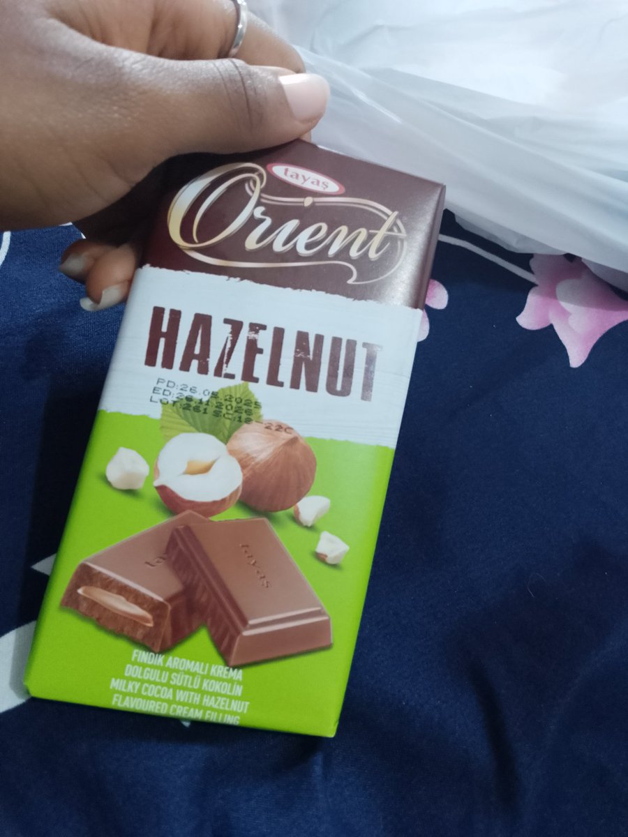 prettyyy_Dml's tweet image. Starting my morning with a bar of chocolate so I can snap @useTria properly 🤧