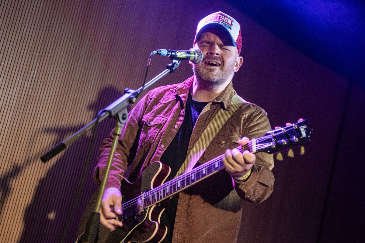 No llegaríamos a 80 las personas que ayer vimos a <a href="/dropkickmusic/">Dropkick</a> en el Dabadaba durante un recital hermosísimo repleto de canciones como SOLES. ❤️