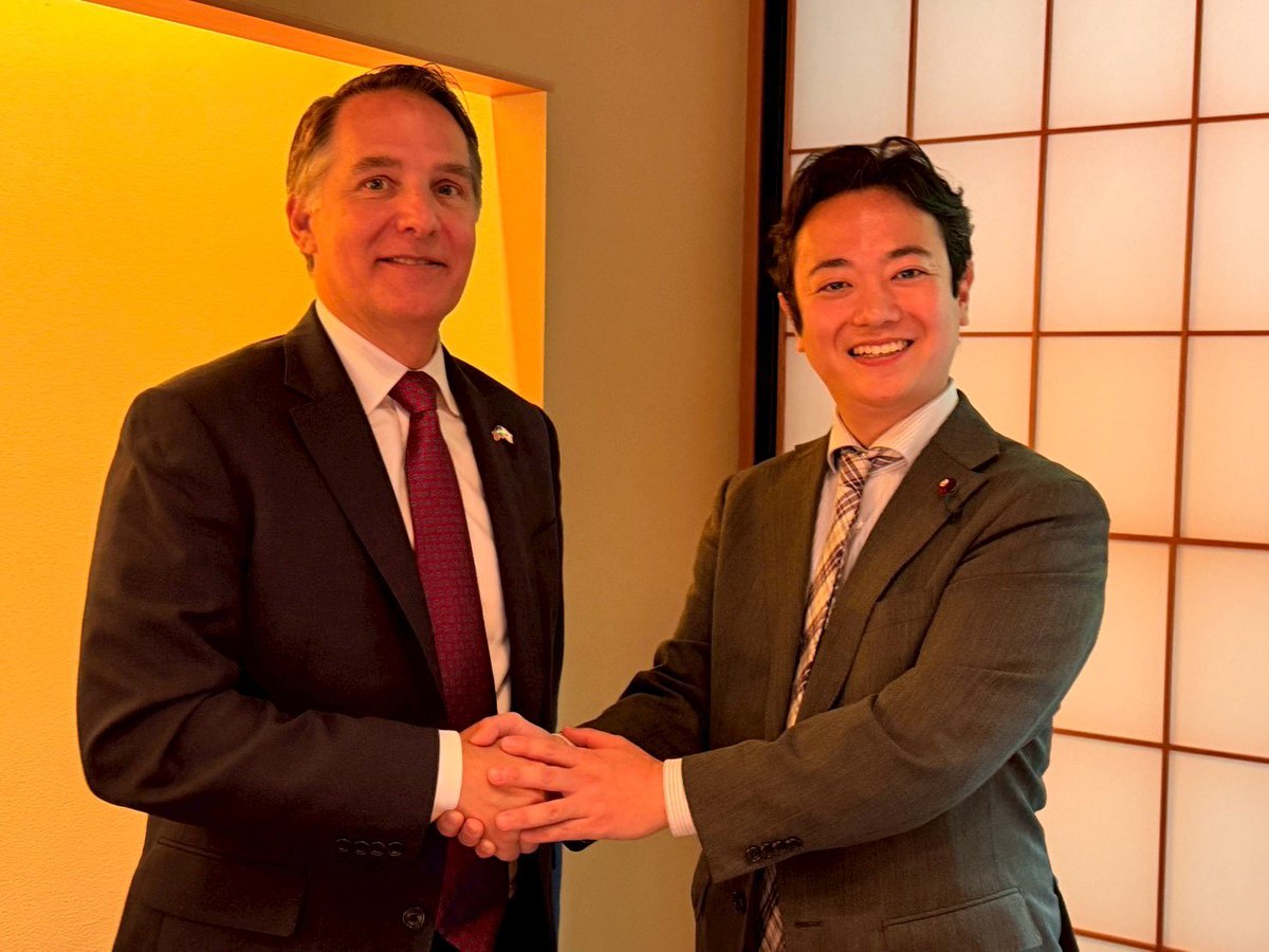 misumikouenkai1's tweet photo. 先ほどは米国の有力シンクタンクCSPCのグレンナイ代表(元下院議員)と懇談する機会を頂きました。日米関税交渉や米民主党のこれからの戦略、日本の政治状況について意見交換致しました。
国内政局が激しく動く中ですが、海外にも目を配りつつ政治を進めて参ります。
#CSPC https://t.co/663mLtzhzk