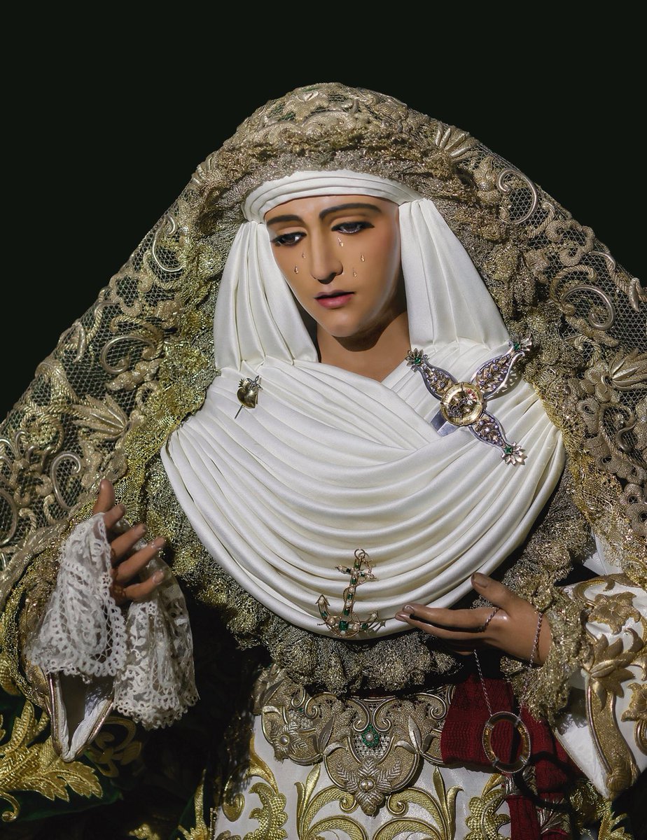 VivaEspDeTriana's tweet photo. ¡DE TRIANA A SEVILLA
REINA DE LAS DOS ORILLAS!

#LaMisióndelaEsperanza 
📸 @ManuFerGomezFot https://t.co/Nn2Ub5u6PB