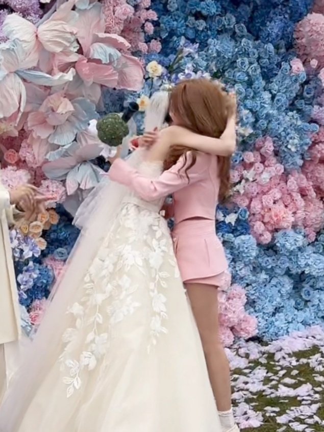 16.10.2025
Liy XieNing in TAO &amp; YiYang Wedding