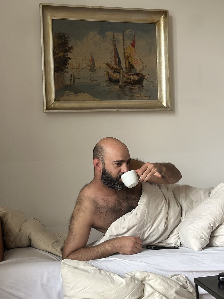 Не понимаю, как можно весить 60 кг, если я только одного пива за весь отпуск уже на центнер выпил. Доброе утро всем, кому их друзья приносят кофе в постель. Всем остальным бегать и много работать.