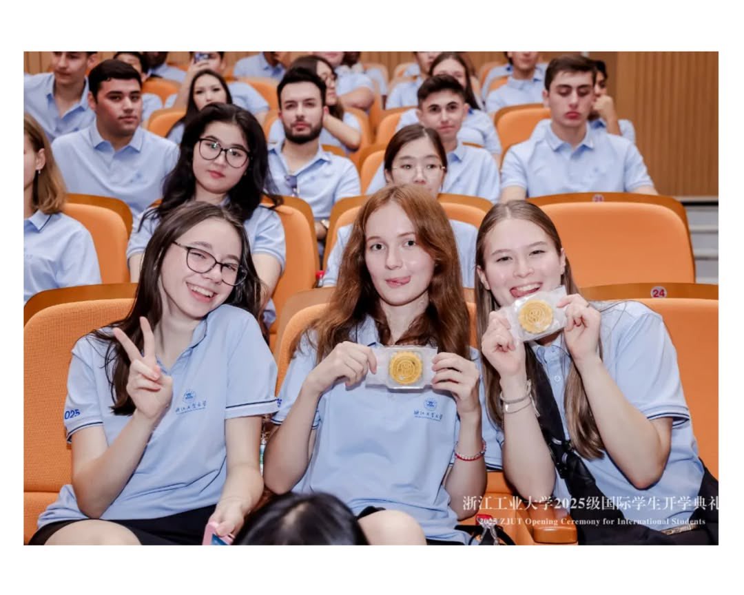 ZJUTGoGlobal's tweet image. Last week, #ZJUT proudly welcomed the 2025 intake of international students at the Opening Ceremony held on Pingfeng Campus. More than 600 new students from over 40 countries joined our community.🌏🎉

#WelcomeWeek #StudyinChina #CampusLife #InternationalStudents #Hangzhou