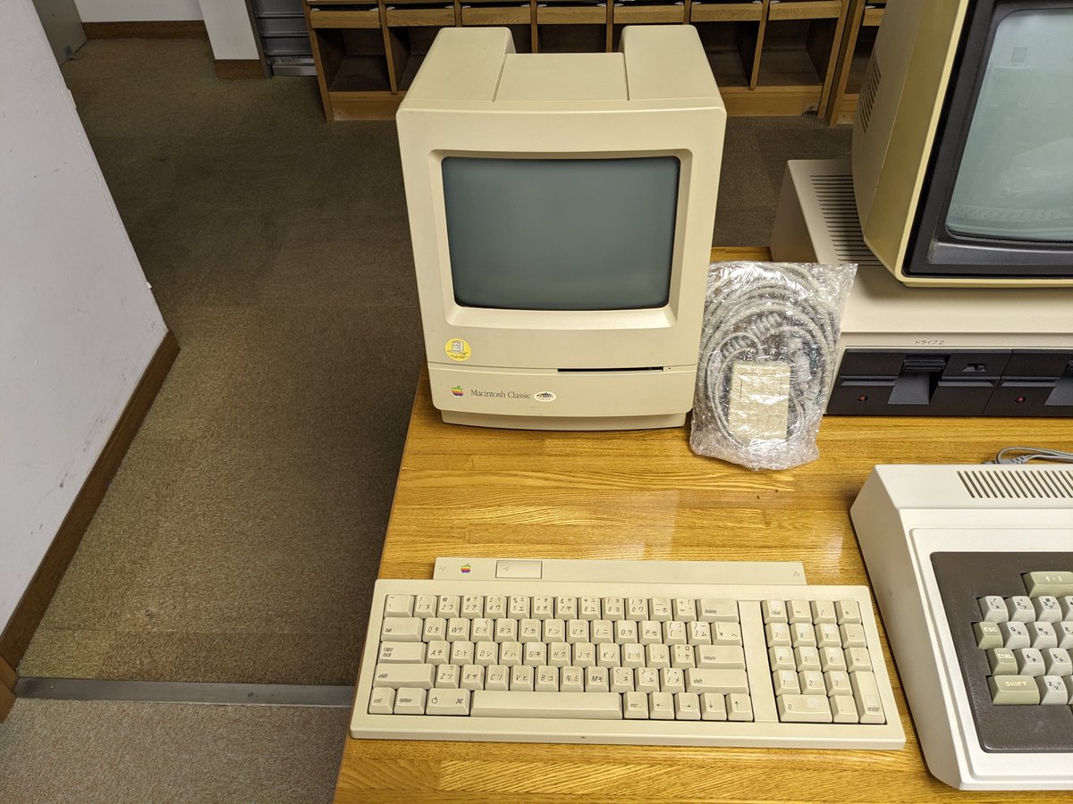 NEC PC-8001
12型グリーンモニター
5インチFDD×2（当時、凄い高額でした）
EPSONドットインパクトプリンター
Macintosh Classic
その他、当時の貴重なソフト、資料をたくさん寄贈頂きました。

NEC特集やApple特集のテーマ展のときに
ぜひ展示させて頂きます。

ありがとうございました。