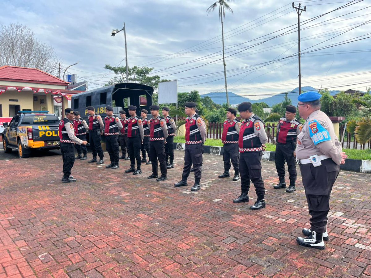 HumasResTomohon's tweet photo. Si Propam Polres Tomohon melaksanakan pengawas pada setiap kegiatan tugas personil Polres Tomohon https://t.co/VMHVtiKfR2