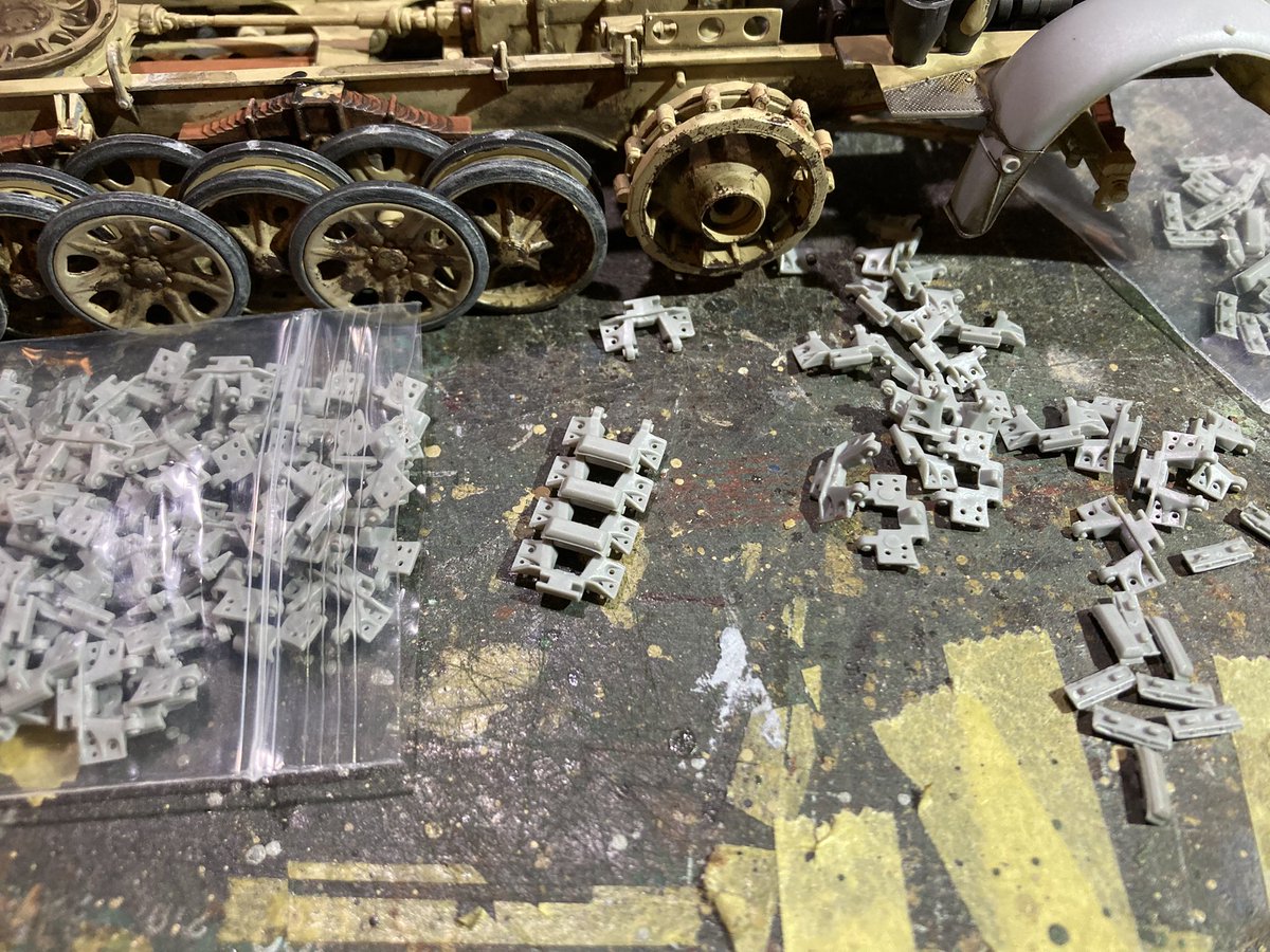 ドラゴン 1/35 SdKfz7/2制作

そして我が行く手に立ち塞がるマジックトラック……