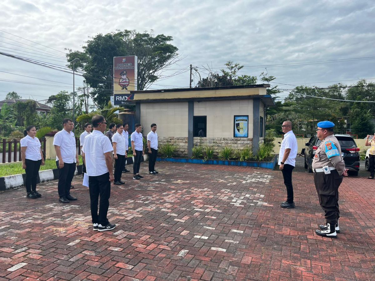 HumasResTomohon's tweet photo. Si Propam Polres Tomohon melaksanakan pengawas pada setiap kegiatan tugas personil Polres Tomohon https://t.co/VMHVtiKfR2
