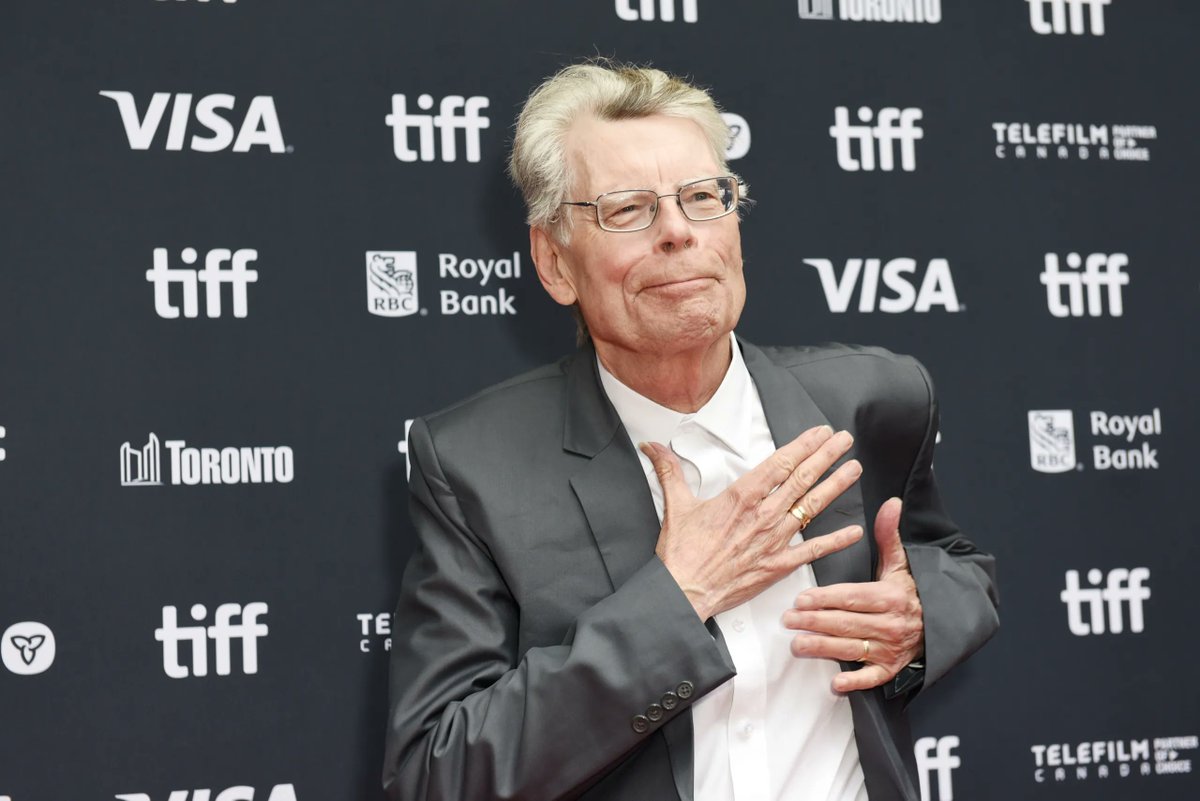 La retraite pour Stephen King ?
"J'aimerais m'arrêter avant de commencer à divaguer." 🖋️

📚 Après "Talisman 3" et une nouvelle aventure avec Holly Gibney, King confirme vouloir arrêter d'écrire.

Je vous explique 👉 sking.fr/HollyPause