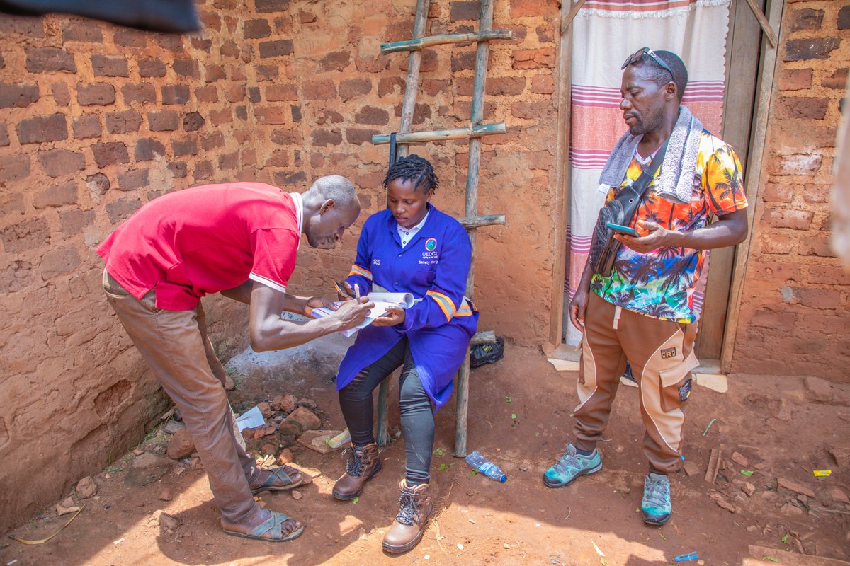UEDCLTD's tweet image. Our teams are working tirelessly to extend electricity access to communities across the country. In the past few months alone, we have successfully connected over 135,540 new customers, delivering reliable power, fostering opportunity, and transforming lives across Uganda.…