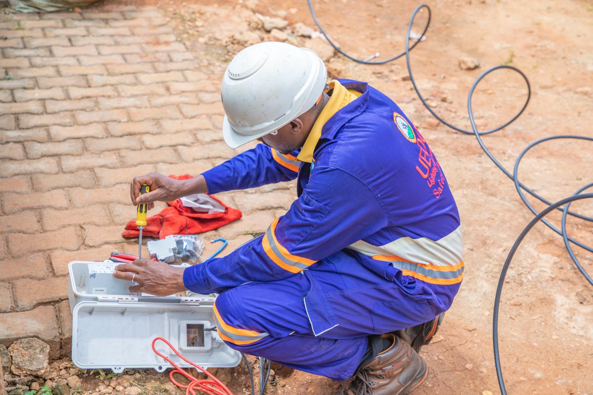 UEDCLTD's tweet image. Our teams are working tirelessly to extend electricity access to communities across the country. In the past few months alone, we have successfully connected over 135,540 new customers, delivering reliable power, fostering opportunity, and transforming lives across Uganda.…