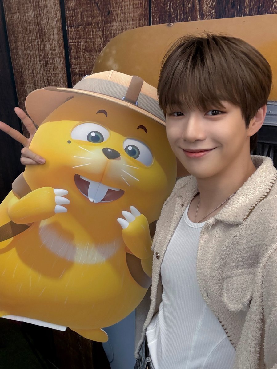 kd_officialx's tweet image. [📸] 251016 &amp;lt;강다니엘(KANGDANIEL) X DUDA MD 팬사인회 &amp;gt; 완료🏕️

#강다니엘 #KANGDANIEL
#두다다쿵