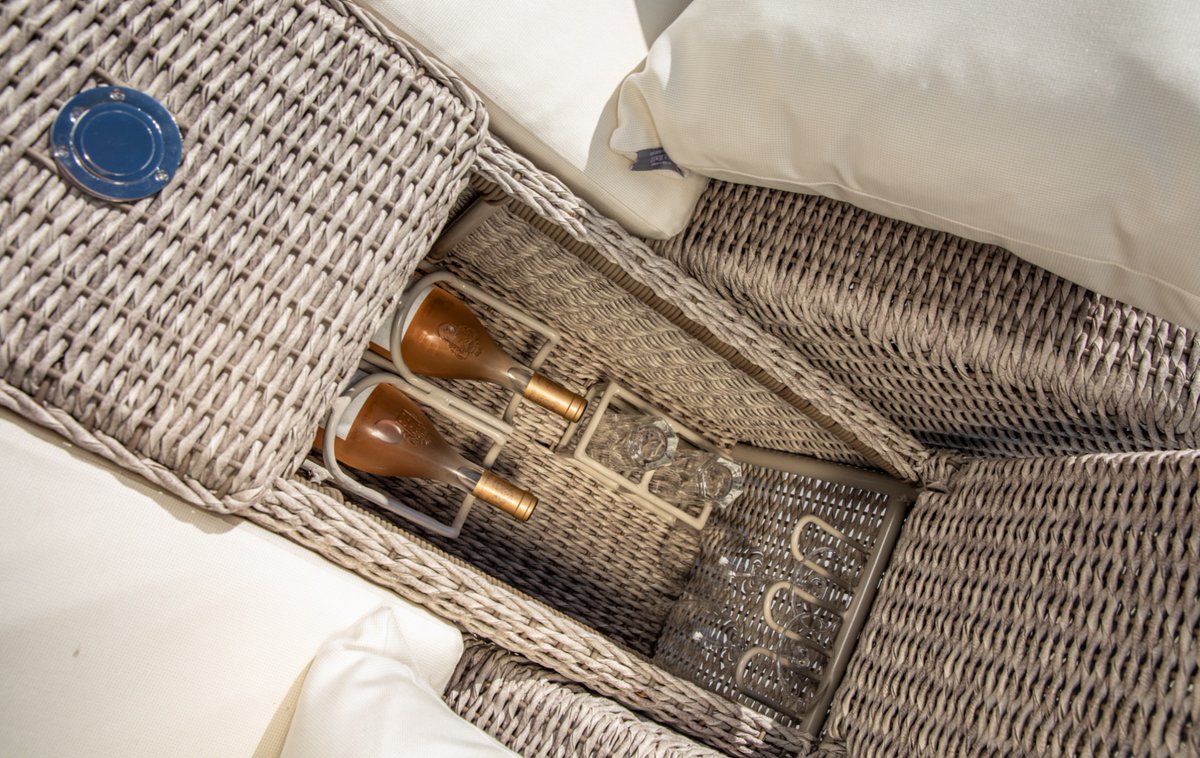 Resysta_AV's tweet image. Just the right spot for slow moments and a little sparkle. 🍾✨
Resysta AV – thoughtful design for outdoor living.

#ResystaAV #OutdoorMoments #DesignThatLasts #EasyElegance #OutdoorLiving #SustainableStyle