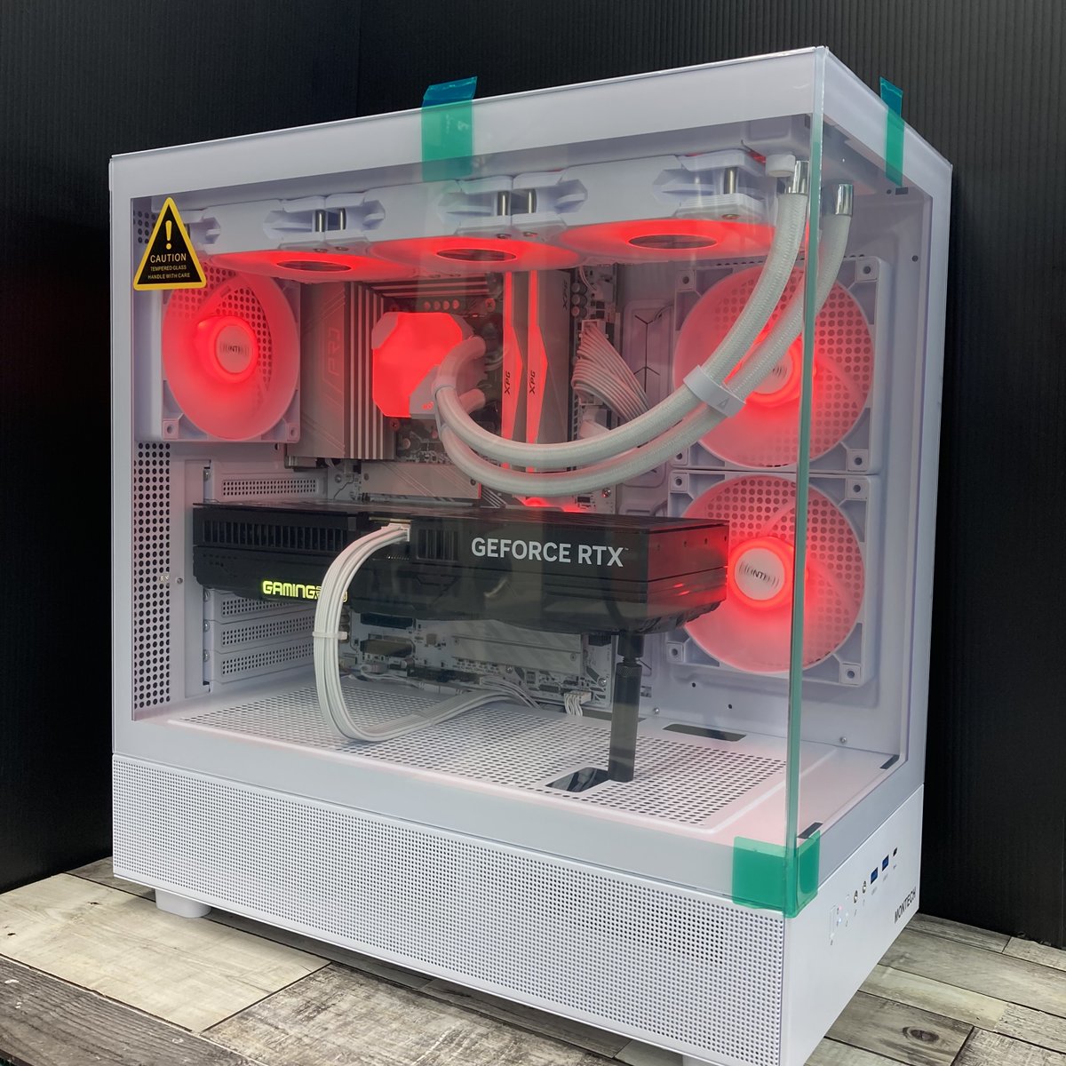 dospara_hiro's tweet image. 【自作PC組立紹介】
お客様からご依頼いただきました #組立代行 PCをご紹介📢
CPU：INTEL Core U7 265KF
GPU: #Palit RTX5070Ti GamingPro
SSD：#WD Black SN7100 1TB
メモリ: #ADT DDR5-6400 16GBx2

最新世代のCPUを搭載した性能重視のゲーミングPCです!✨

 #ドスパラ広島店 #自作PC