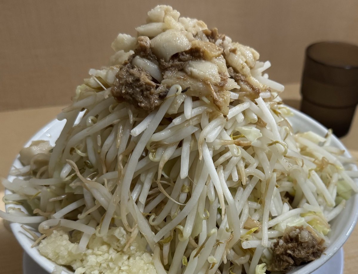 夕飯はラーメンジャパンさん
そろそろ歳なので健康を考えてヤサイとニンニクとアブラを意識してとってます🍜