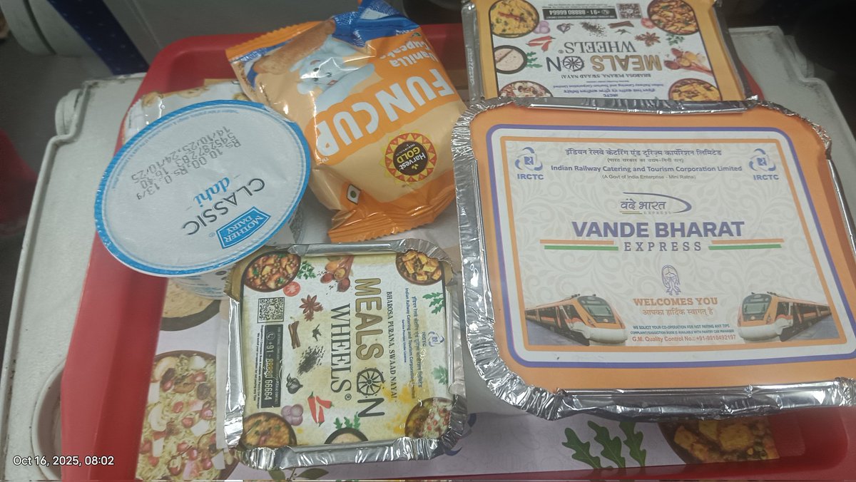 _indian_coder's tweet image. Vande Bharat 😋.... TOWARDS GHAR♥️
#VandeBharat #Diwali2025