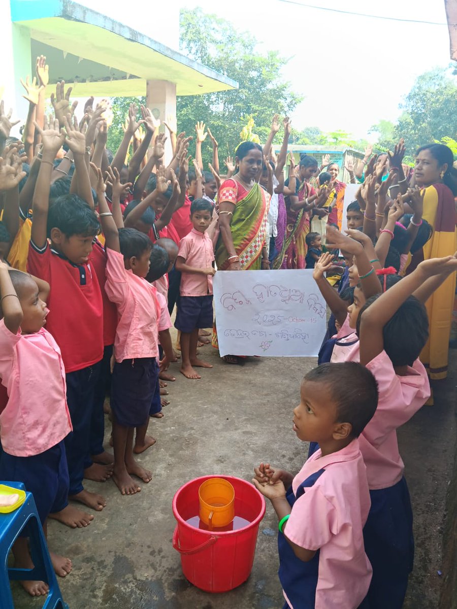BSuliapada59524's tweet photo. Celebrating Global Handwashing Day in various Anganwadi Centres under Suliapada Block on 15.10.2025.
@CMO_Odisha 
@ZP_Mayurbhanj 
@DM_Mayurbhanj 
@PRDeptOdisha 
#swachhabharatgov
#SwachhBharat
#SwachhataHiSeva2025
#swachhbharatmission
#SwachhBharatAbhiyan
#informationandpublic https://t.co/EysusH6drH