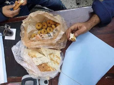 ️ الفطور 

كثير منّا لا يجد وقت يجهز خيارات فطور صحيّة قبل الدوام، لكن تذكّر دائمًا النقاط الأساسية:

⸻

✅ أولاً:
الهدف من فطور "وقت البريك" ليس فقط كسر الجوع، بل تثبيت مستوى السكر والطاقة حتى منتصف اليوم — وهذا يقلل رغبتك في الأكل العشوائي أو الحلويات.

✅ ثانيًا:
احرص أن