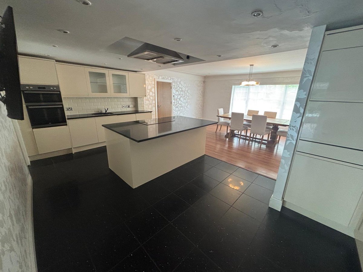 Ryanbabel's tweet image. My First Home in Liverpool 🔴

After 18 years, I’ve finally cleaned up all the banking drama and the wild tenant stories that came with my very first property. The time has come to pass it on to its next lucky owner.

This house holds so many memories…it was the first place I…