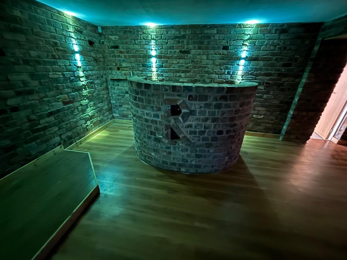 Ryanbabel's tweet image. My First Home in Liverpool 🔴

After 18 years, I’ve finally cleaned up all the banking drama and the wild tenant stories that came with my very first property. The time has come to pass it on to its next lucky owner.

This house holds so many memories…it was the first place I…