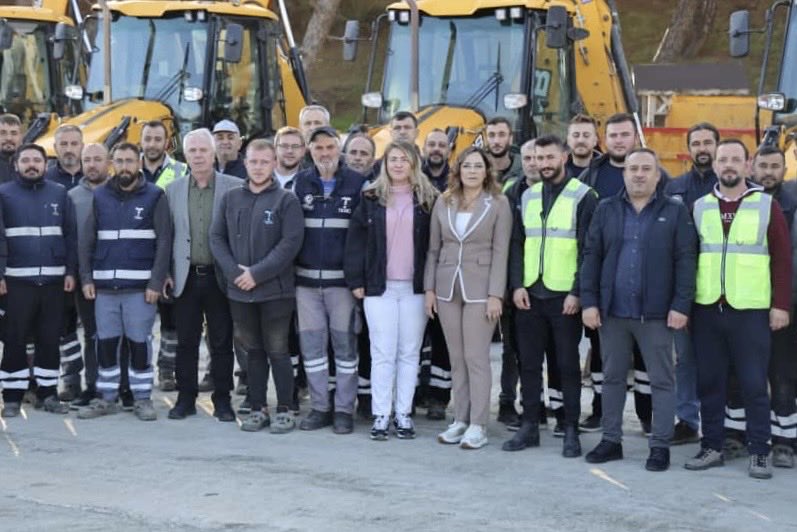 Güne Çorlu TESKİ personelimizle bir araya gelerek başladık.

Devam eden çalışmalarımız ve yapılacak işler üzerine değerlendirmelerde bulunduk.
Şehrimizin altyapısı için büyük bir özveriyle çalışan tüm ekip arkadaşlarıma teşekkür ediyorum.

Hepimizin emeği ve özverisiyle, daha