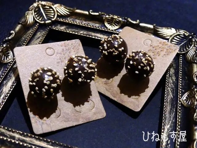 ボンボンショコラなピアス　B #minne 
minne.com/items/38900815