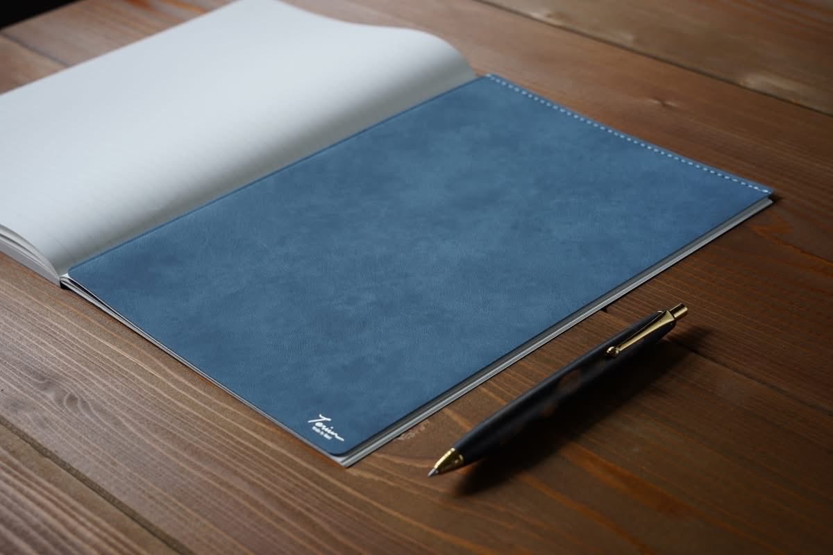kobepenshow's tweet photo. キャンパスノートにぴったりのB5サイズが新登場。ぜひ試し書きにいらしてください。
………………
SNSアカウント:
@TeriwTheBoard
お問い合わせは、
神戸ペンショー事務局まで。
penshowkobe@gmail.com
#KobePenShow
#teriw https://t.co/Ps2O1CJv0l