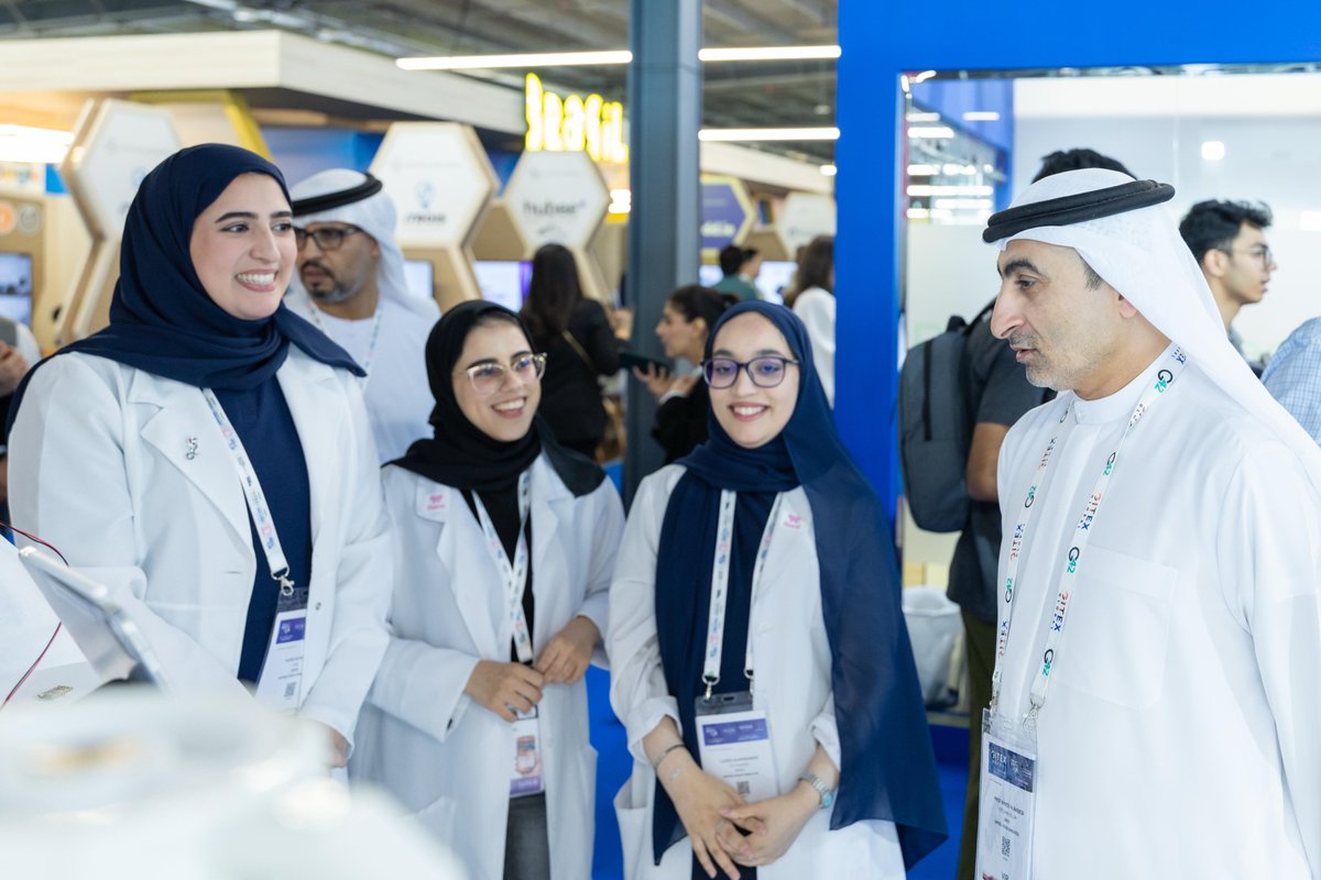 سعادة د. أحمد الرئيسي، مدير #جامعة_الإمارات، يزور جناح منتزه الابتكار في #ExpandNorthStar2025.
#UAEU #ابتكار #ريادة_أعمال
H.E. Dr. Ahmed Al-Raeesi, Vice Chancellor of #UAEU, visits the Innovation Park at #ExpandNorthStar2025.
#Innovation #UAE #Entrepreneurship