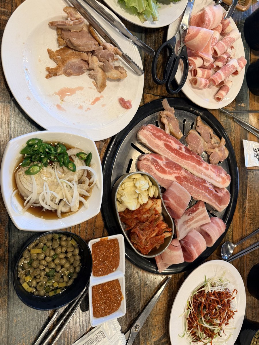 Dimple_of_Loey's tweet photo. 변배현 나는 오늘 저녁 고기 변백현는???
@B_hundred_Hyun https://t.co/GQi8JDRQEX
