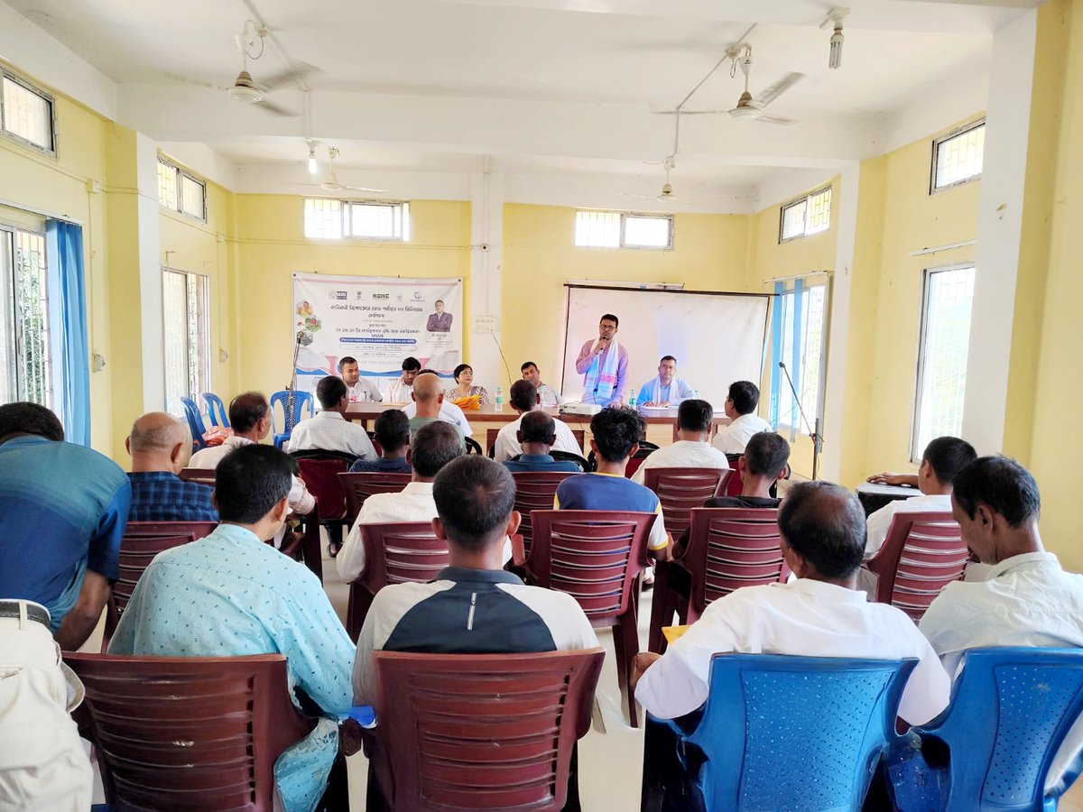 Rampassam's tweet image. Workshop at Field Level with Technical Experts on tea sector is being held today at the Municipal Board Conference Hall, Amguri, Sivasagar, to empower participants with practical knowledge and expert guidance. @minmsme 
#FieldLevelTraining #TechnicalExperts #MSMEAssam