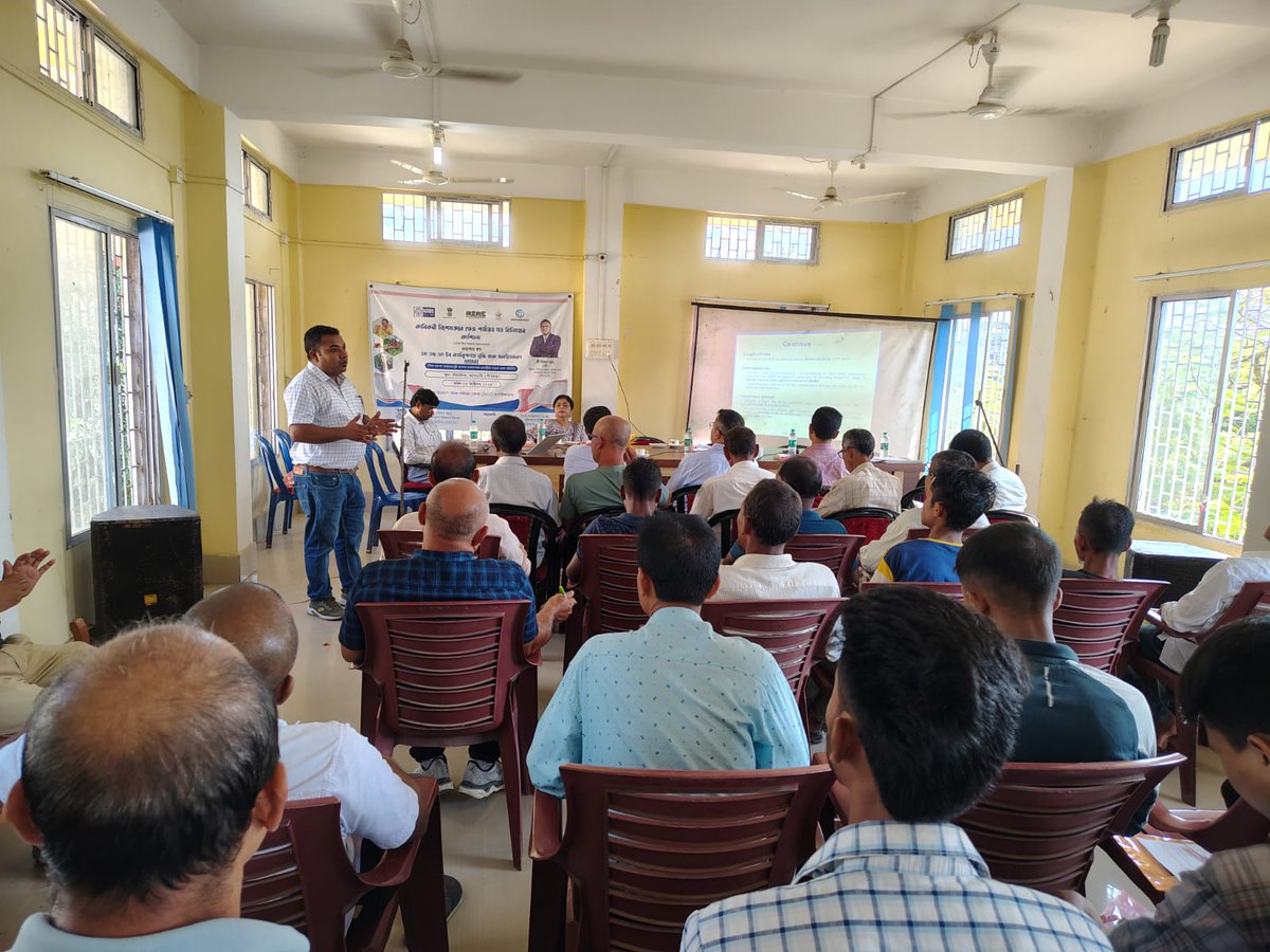 Rampassam's tweet image. Workshop at Field Level with Technical Experts on tea sector is being held today at the Municipal Board Conference Hall, Amguri, Sivasagar, to empower participants with practical knowledge and expert guidance. @minmsme 
#FieldLevelTraining #TechnicalExperts #MSMEAssam
