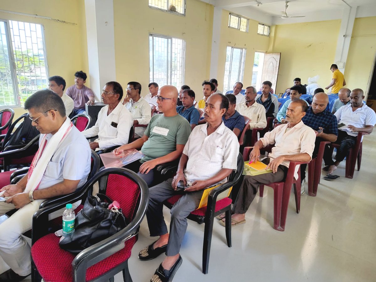 Rampassam's tweet image. Workshop at Field Level with Technical Experts on tea sector is being held today at the Municipal Board Conference Hall, Amguri, Sivasagar, to empower participants with practical knowledge and expert guidance. @minmsme 
#FieldLevelTraining #TechnicalExperts #MSMEAssam