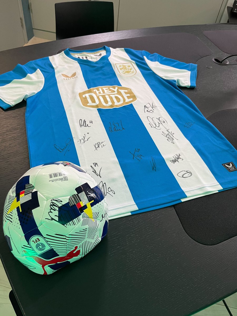 FootyAccums's tweet image. 🚨 SBK have a Huddersfield Town home shirt and football both SIGNED by the current squad to giveaway! 

Simply REWEET this post and FOLLOW @sbk to enter! ✅

WINNER PICKED TONIGHT @ 8PM! #HTAFC 

18+
