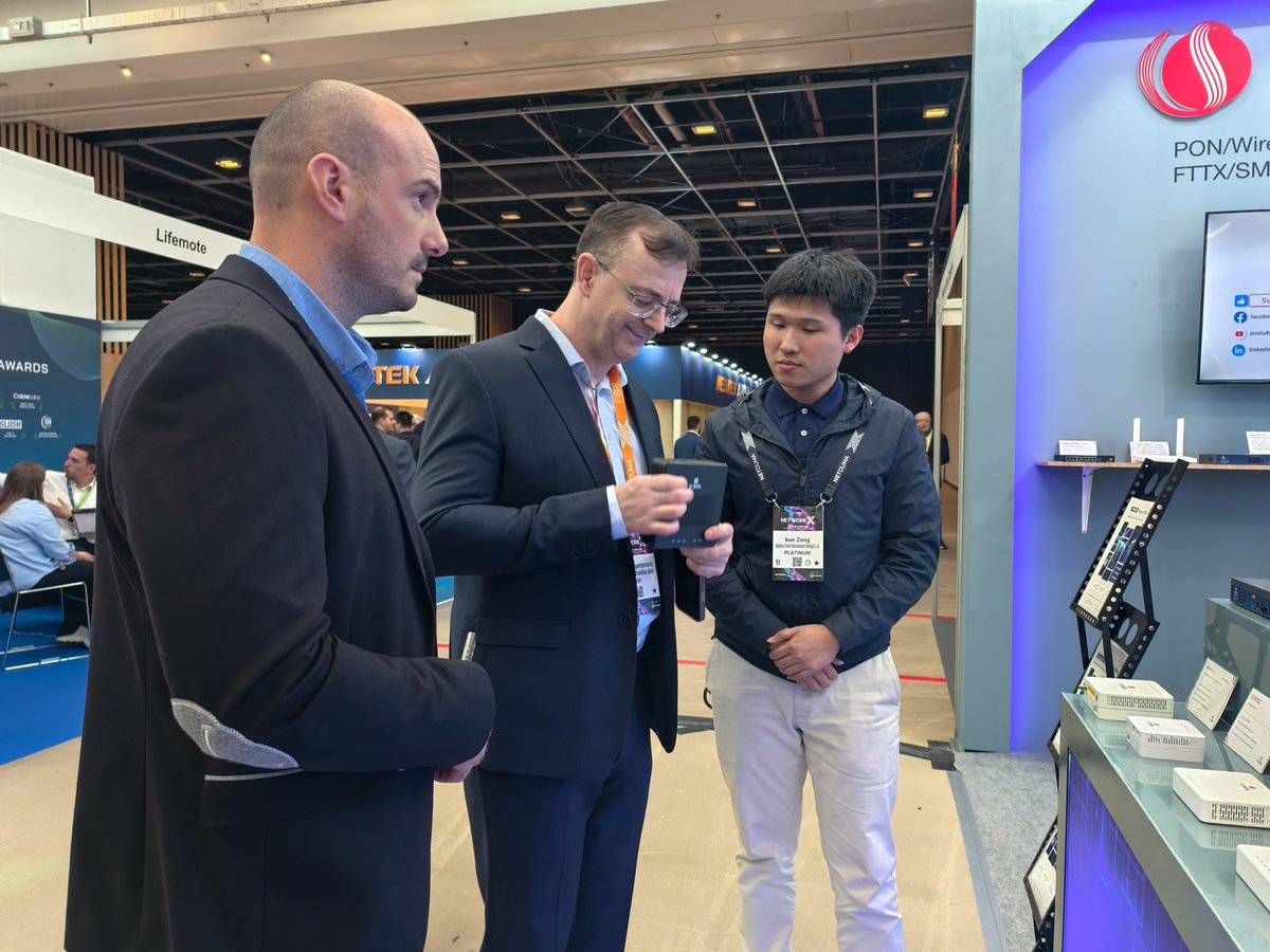 vsolution_fttx's tweet image. Live now at #NetworkX2025 Paris! VSOL showcases FTTX, Wi-Fi 6 &amp;amp; Cloud NMS solutions at Booth C71 until Oct 16. Powering Europe&apos;s telecom future—visit us today! ⚡️ #FTTXInnovation #NetworkingInParis