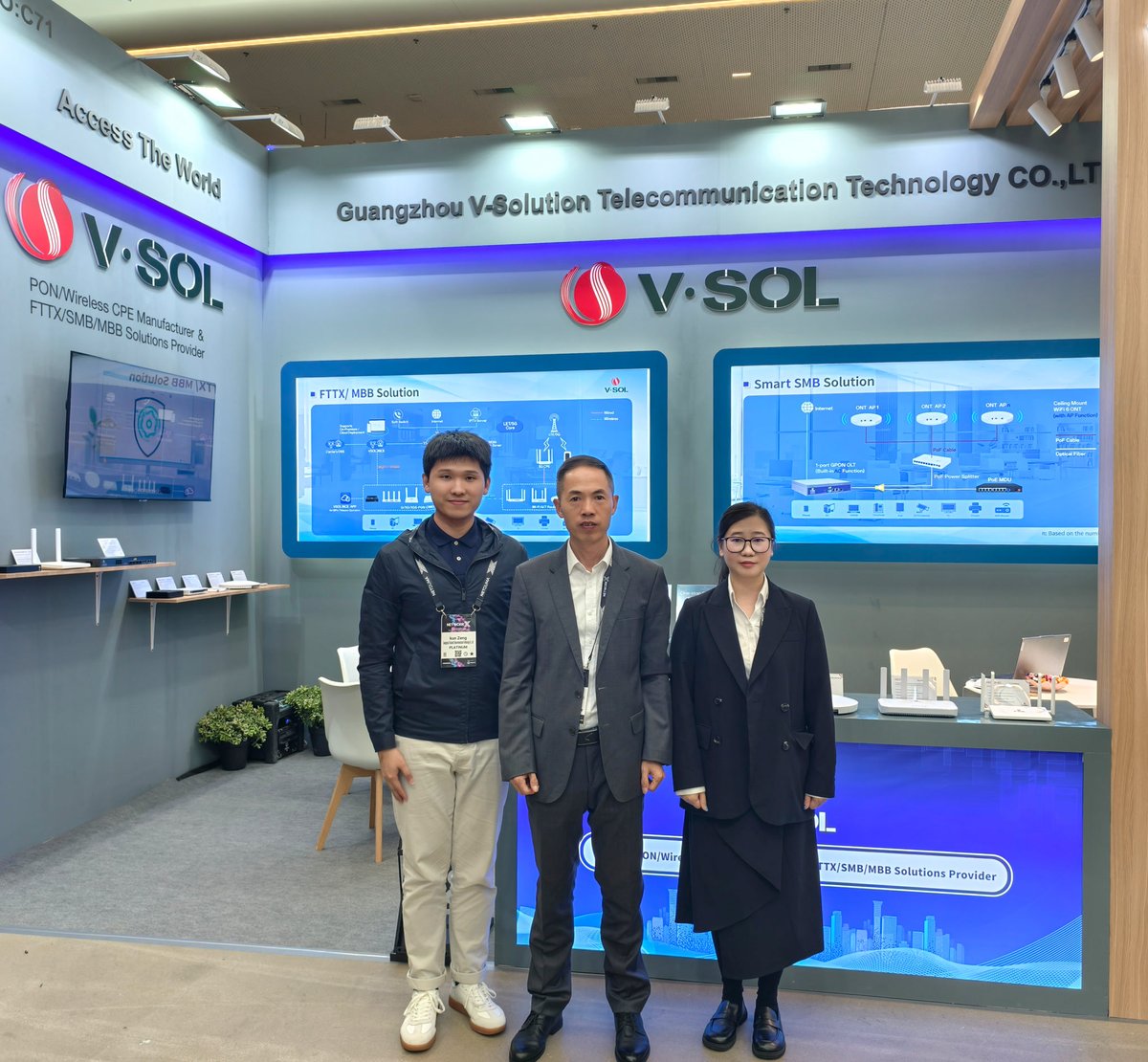 vsolution_fttx's tweet image. Live now at #NetworkX2025 Paris! VSOL showcases FTTX, Wi-Fi 6 &amp;amp; Cloud NMS solutions at Booth C71 until Oct 16. Powering Europe&apos;s telecom future—visit us today! ⚡️ #FTTXInnovation #NetworkingInParis