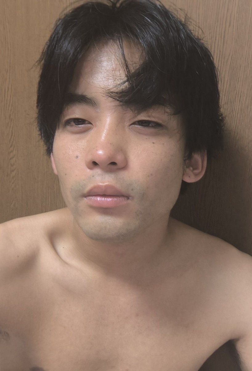出演者紹介⑦

むらまつ🐧

先月の携帯代を払えてないのに携帯が止まらない。先々月は止まったのに。今月も止まるかもしれない携帯をもってて、今止まったとしても、それがいつの何を払ってないから止まったんだなぁって、なれない。たぶんだけど携帯代に最近付随しだした諸々がそうさせてる↓