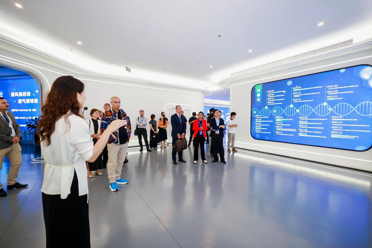 QiantangVision's tweet photo. 🏢German and Chinese industry leaders met in #Qiantang, #Hangzhou, forging a new chapter in industrial collaboration! 🔬The event featured top innovators in biotechnology and smart manufacturing, with partnerships sealed. #QiantangDevelopment https://t.co/wbw8K1rETt