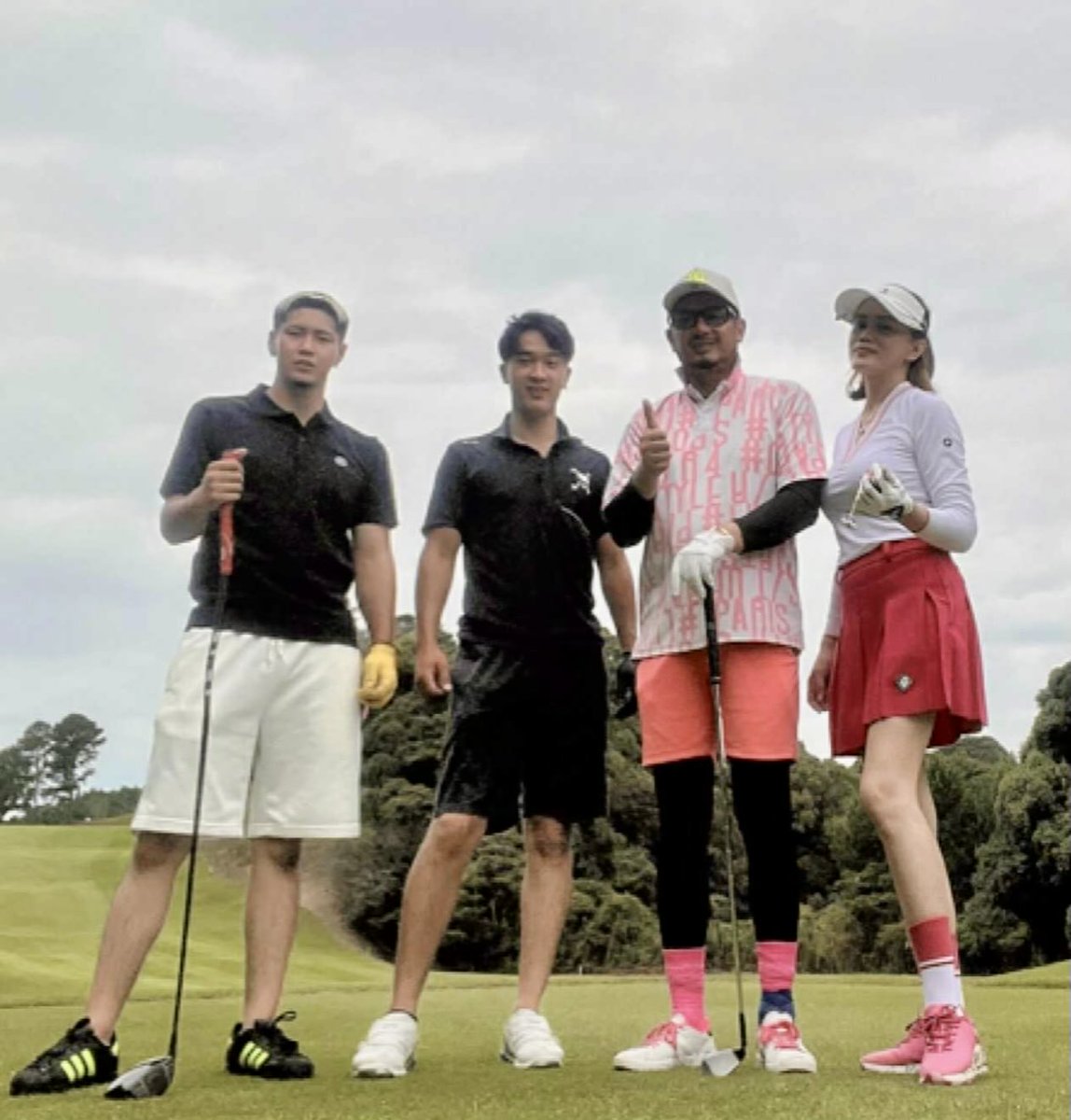 KokoMichi8's tweet photo. 地元宮崎で次男、三男と
夢の初ゴルフ⛳️
楽しかったなぁ❤️ https://t.co/Pah87P7C3x