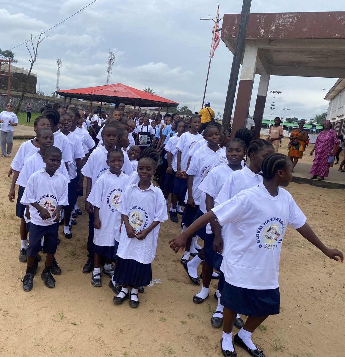 WateraidLiberia's tweet photo. WaterAid Liberia joined the Nat WASH Comm, partners &amp; Students to mark #GlobalHandwashingDay, calling for clean water access, better hygiene services, &amp; increased invest.. - esp for students &amp; people @specialneeds.
 “WASH to Win” came alive through  sports. #CleanHandsSaveLives https://t.co/BvsHD3B0XQ