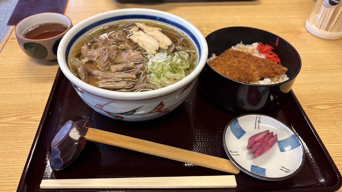 肉そばばりうまい
日本の中心は山形県です