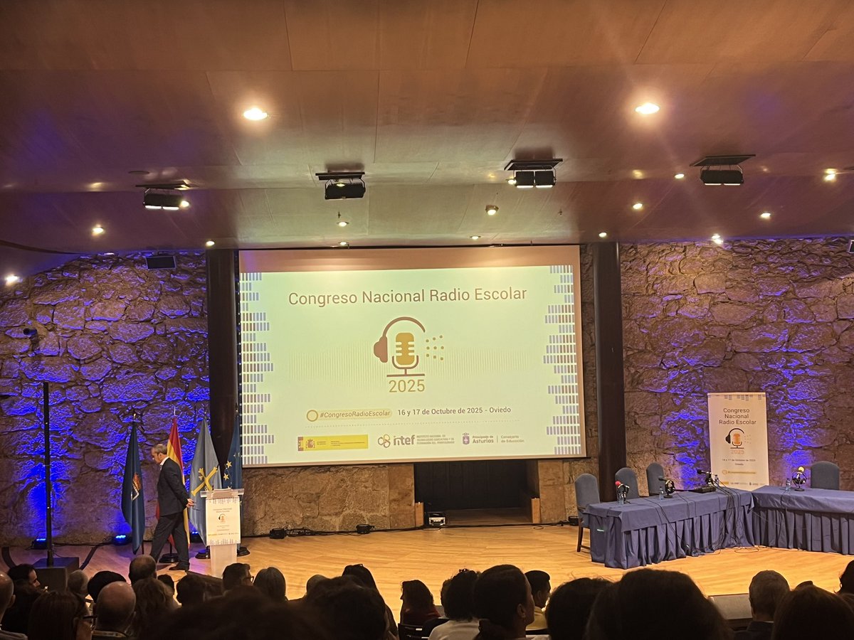 Presentes en el Congreso Nacional de Radio Escolar en #Oviedo La radio transforma los aprendizajes desde lo competencial, en el #AulaDelFuturo la #RadioEscolar encaja #CongrseoRadioEscolar #AdF_Mur #AdF_INTEF