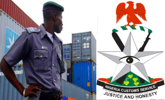 NigeriaStories's tweet image. BREAKING NEWS: A Customs officer, identified as Assistant Superintendent of Customs (ASC) Lawal Tukur, has been found d€ad in a hotel room in Katsina metropolis after lodging with 3 women in Murjani Hotel. The women, identified as Khadija Ali, Aisha Lawal, and Hafsat Yusuf