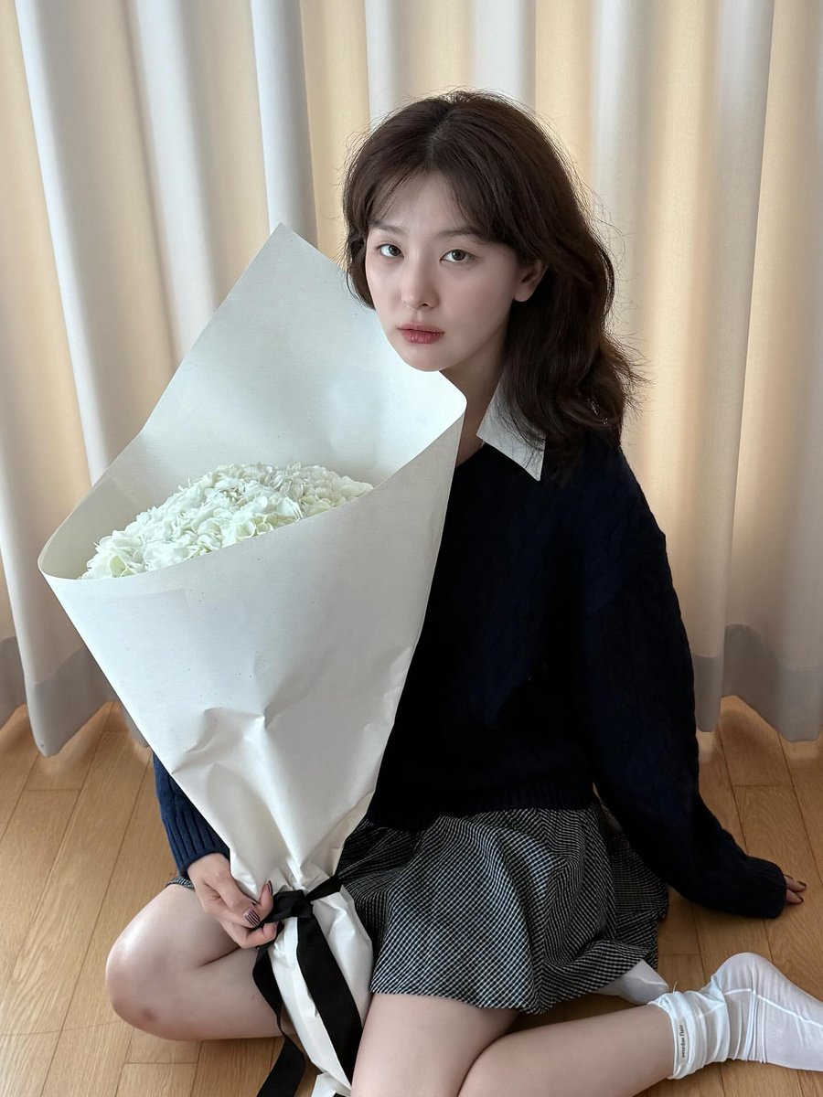 seulstgrm's tweet image. [INSTAGRAM POST] - 3P

기대되는 생로랑의 2026 여성 여름 쇼🖤
@.ysl @.anthonyvaccarello
instagram.com/p/DPJPsXJEunW

@RVsmtown #RedVelvet #레드벨벳 #Seulgi #슬기  
250928 · 20:35:54 KST
