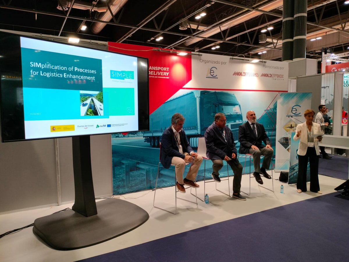 PuertosEstado's tweet image. 🚢🚆🚛✈️ &quot;La interoperabilidad semántica y técnica es el futuro inmediato de la cadena de suministro sincromodal&quot;, afirmó ayer nuestro compañero Jaime Luezas en @LogisticsSpain junto a representantes de ACE, @Adif_es y @transportesgob, presentando los avances de @SimpleLogistica.