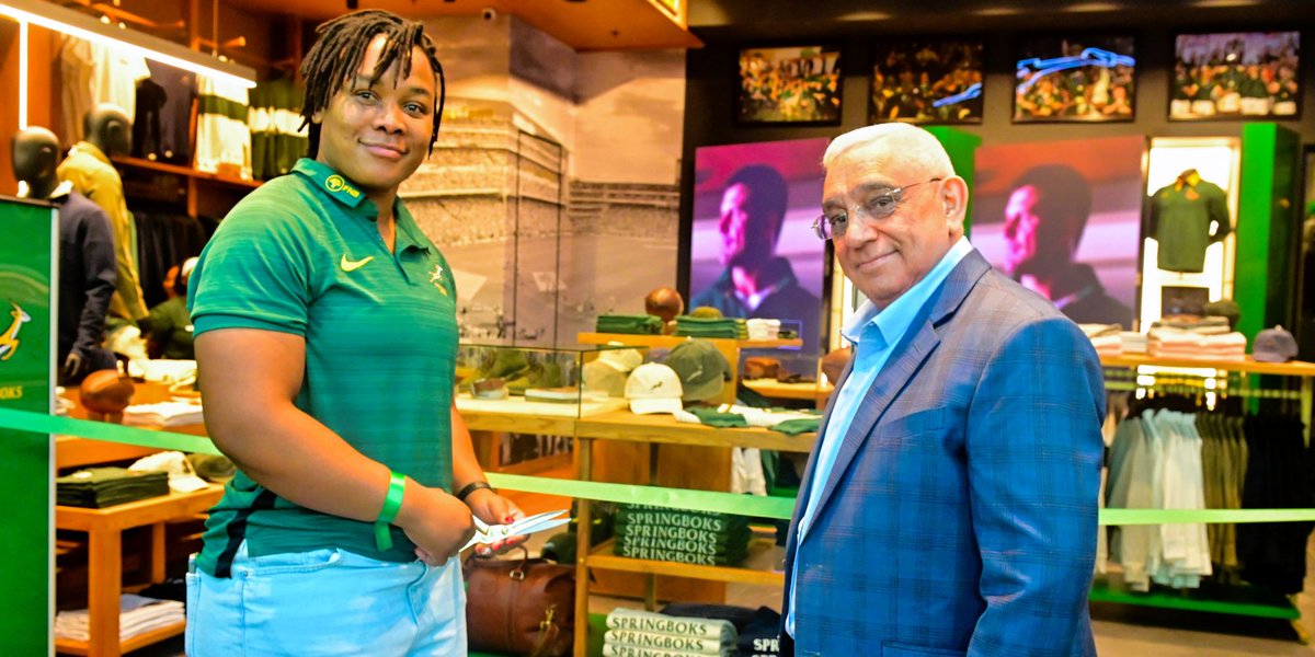 Springboks's tweet image. The second #Springboks Retail store was launched in Canal Walk in Cape Town last night - go check it out if you're in the vicinity (or visit the website) - more here: tinyurl.com/4jfmy335 ๐