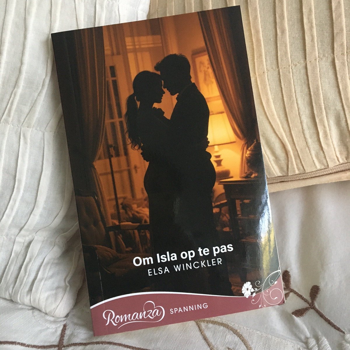 Buiten die gevaar wat die teisteraar inhou, veg hulle hul eie demone. Isla se onafhanklikheid en hardkoppigheid bring haar telkens in gevaar, terwyl Janco wil beskerm, maar nie kans sien vir ’n verhouding nie. <a href="/Romanzaklub/">Romanza-klub</a> <a href="/LAPAUitgewers/">LAPA Uitgewers</a> <a href="/ChristineCraze/">Christine Craze</a> <a href="/elsawinckler/">Elsa Winckler</a>