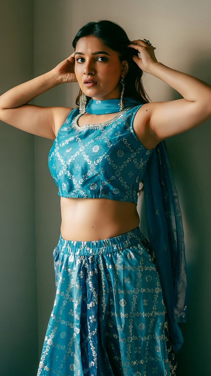 Had Lunch Guys 🤤😜 
Vani Bhojan looks Fabulous 🤩 
Have a Wonderful Afternoon 😌💞 
#vanibhojan #VaniBhojanhot