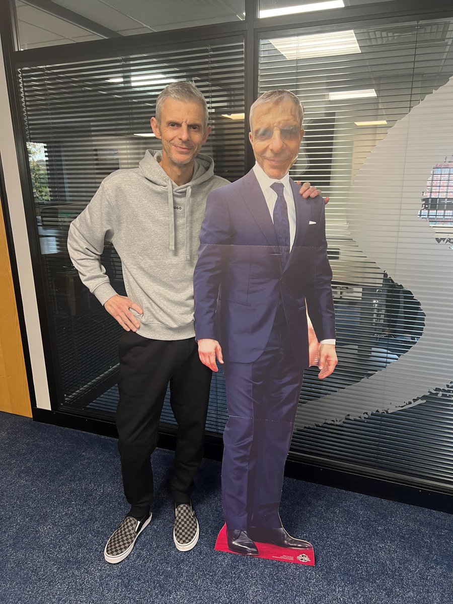 StopfordsAcc's tweet image. When spending the day chained to a desk, Phil turns up in joggers & a hoodie. Phil banned suits & ties in 2022, preferring a “smart but relaxed” dress code.
Swipe to see a suited Phil, which definitely is not a Tom Cruise cut out with Phil's face stuck on it #dresscode