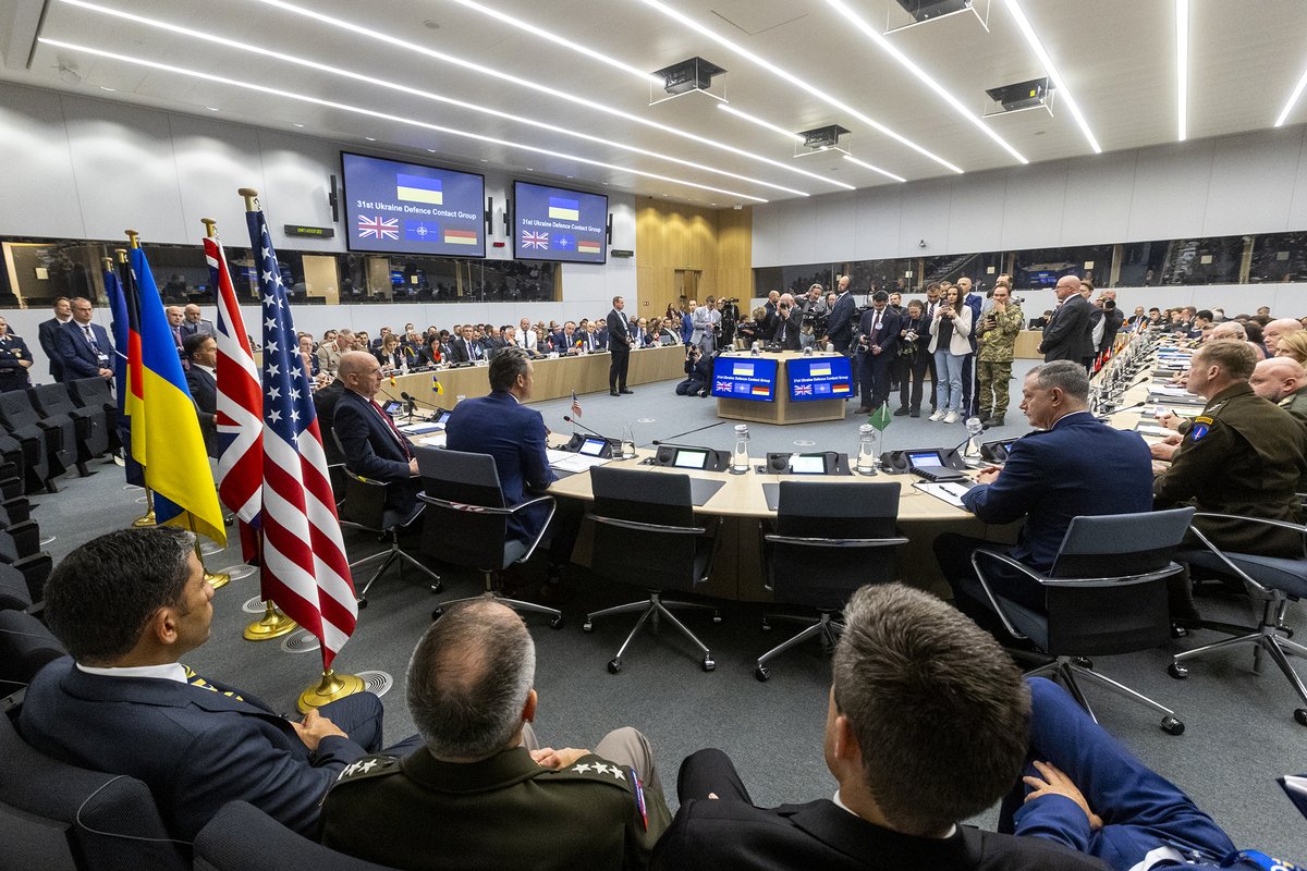 #DefMin Министър Запрянов: Основният ни приоритет е увеличаването на бюджета за #отбрана и реализацията на модернизационните проекти. 🇧🇬е силно заинтересована от използването на възможностите, предоставяни от #НАТО и #ЕС, за ускорено интегриране на иновативни технологии в 🇧🇬 ВС.