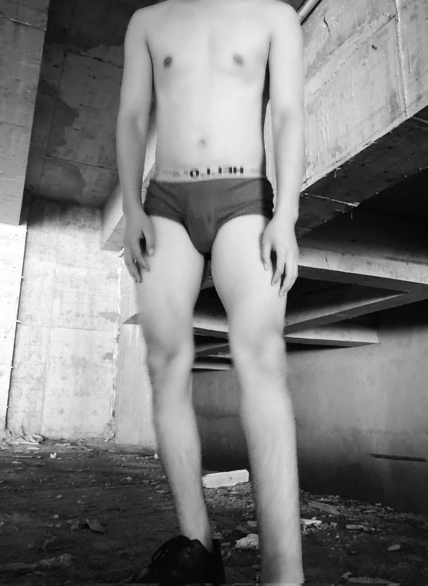 来帮我脱裤子，给你吃棒棒糖