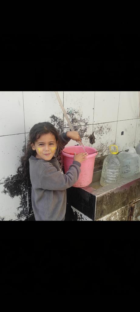 "My daughter Tulin spends her days carrying water instead of being in school 💔
She’s been deprived of her right to education like other children around the world
Every time I see her, I wish she was holding a pen instead of exhaustion 🙏"

gofund.me/f8401cef
<a href="/Louis_Allday/">Louis Allday</a>
